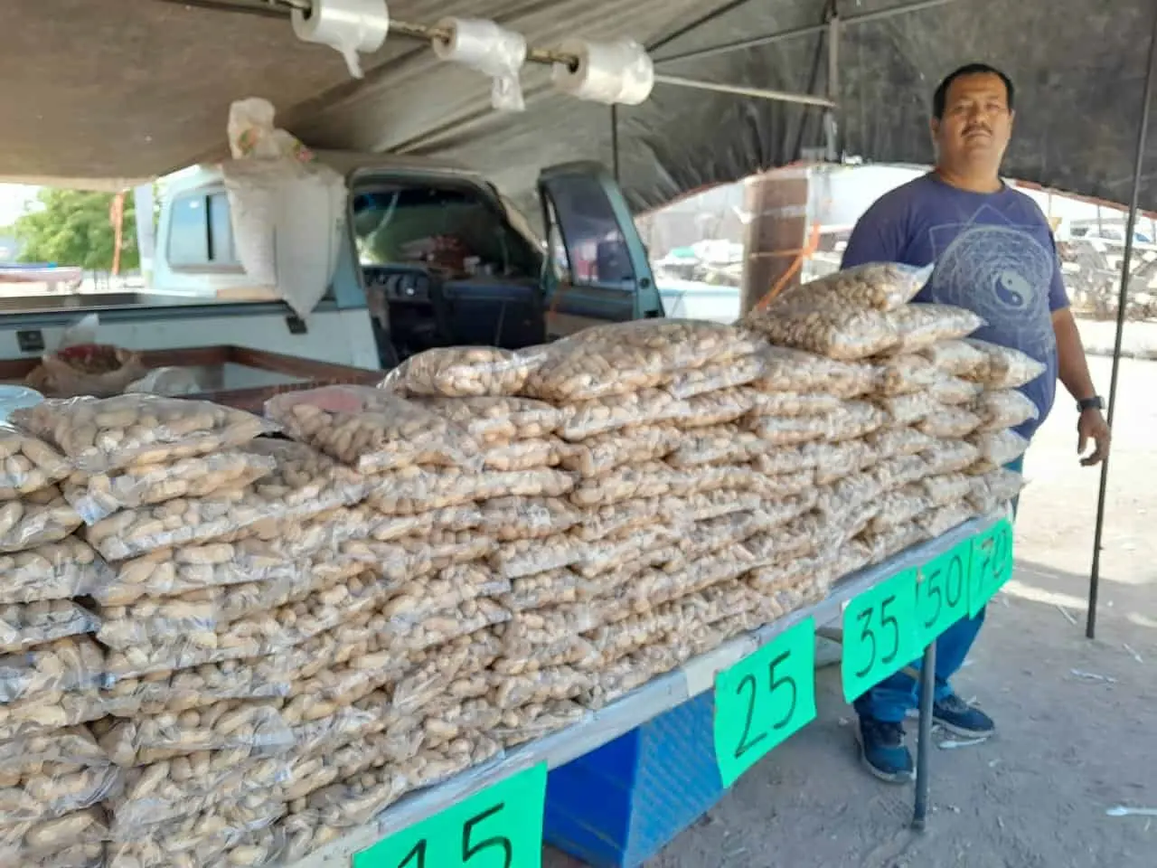 A orilla de carretera está el olor y sabor de cacahuate