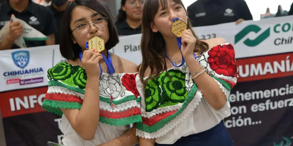 Las estudiantes del Conalep regresaron a casa con gran emoción y orgullo. Foto: Cortesía