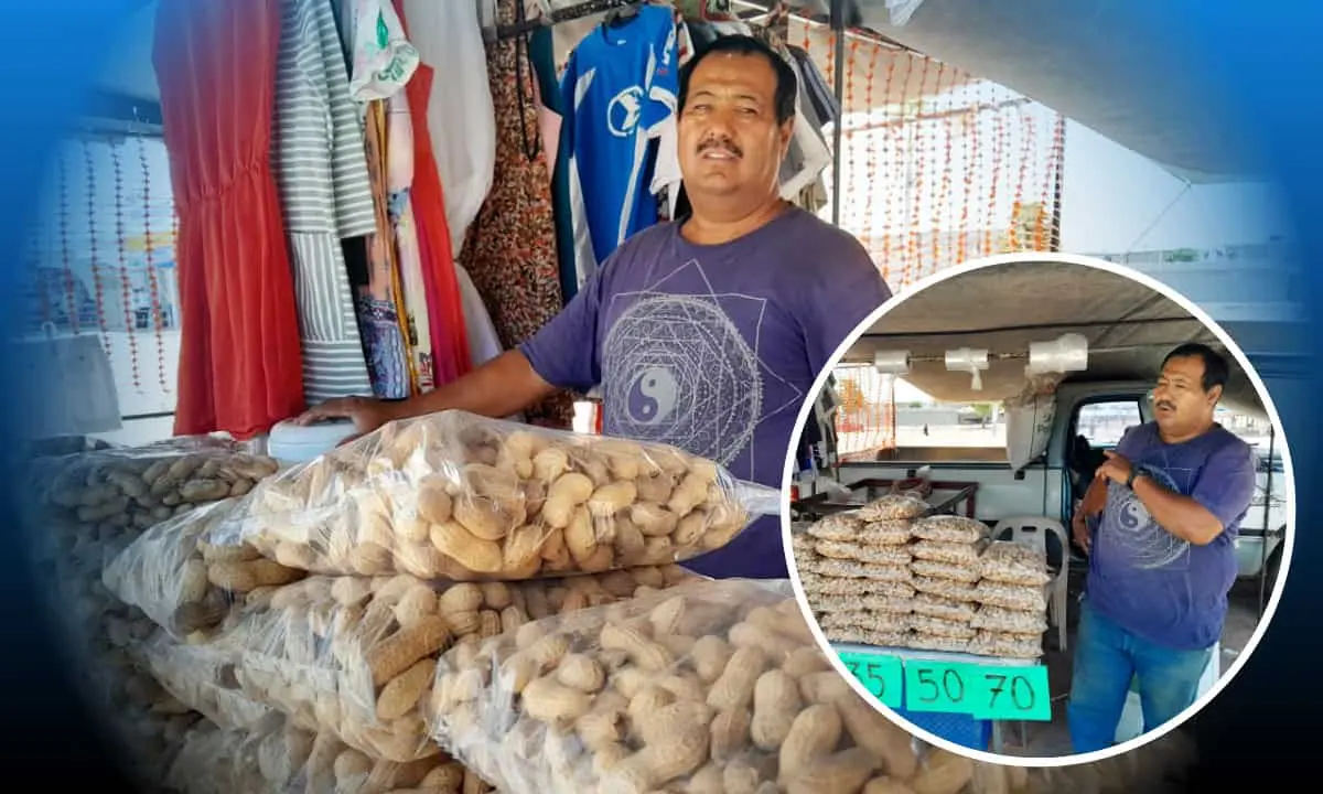José Raymundo Ortiz lleva 20 años ofreciendo cacahuates  en Villa Juárez Navolato