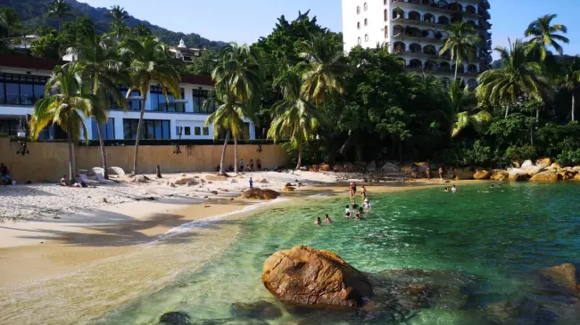 Las aguas tono esmeralda de Playa Esmeralda te cautivarán. Foto: Cortesía
