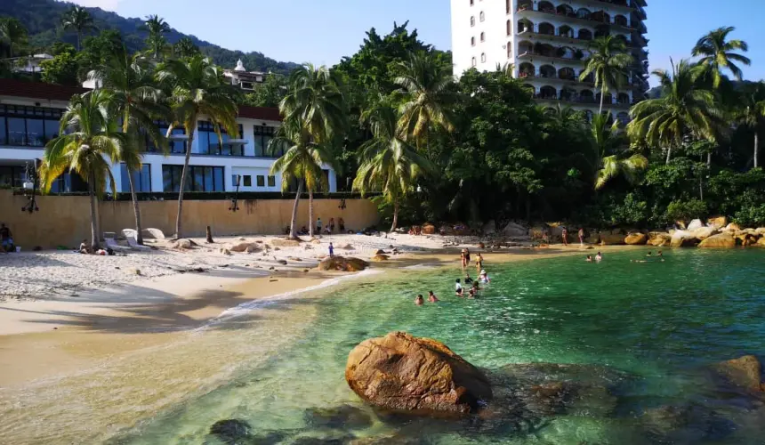 Las aguas tono esmeralda de Playa Esmeralda te cautivarán. Foto: Cortesía