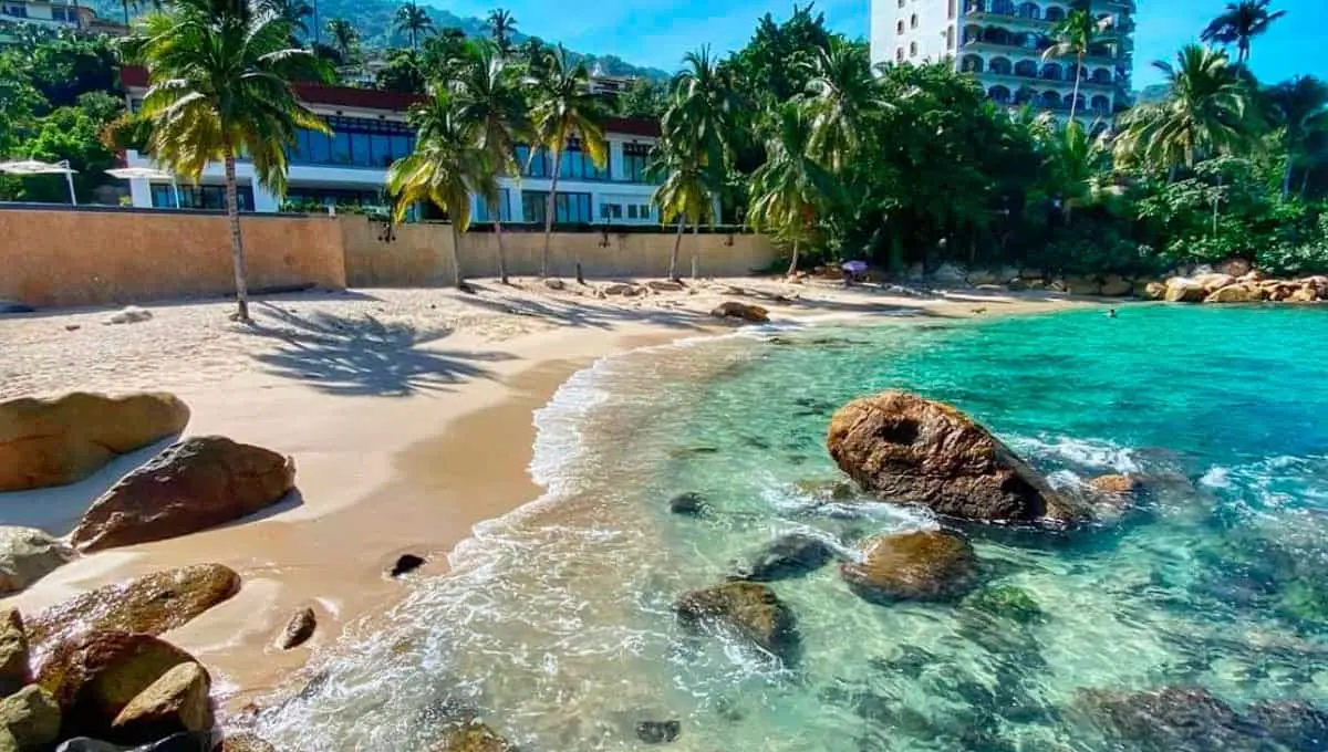 ¿Cómo llegar a Playa Esmeralda desde Puerto Vallarta?