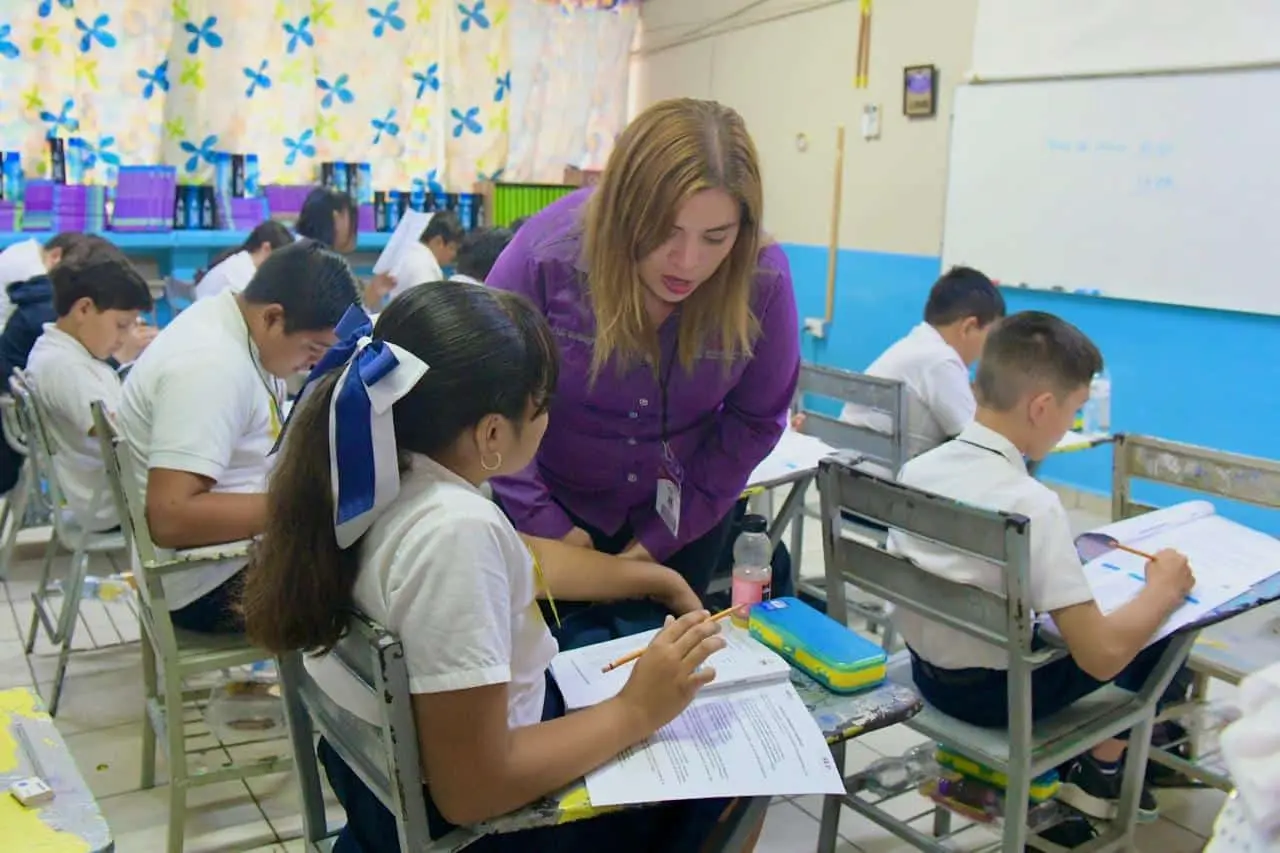 Por primera vez alumna de Sinaloa realiza examen en Sistema Braille en la Olimpiada del Conocimiento Infantil