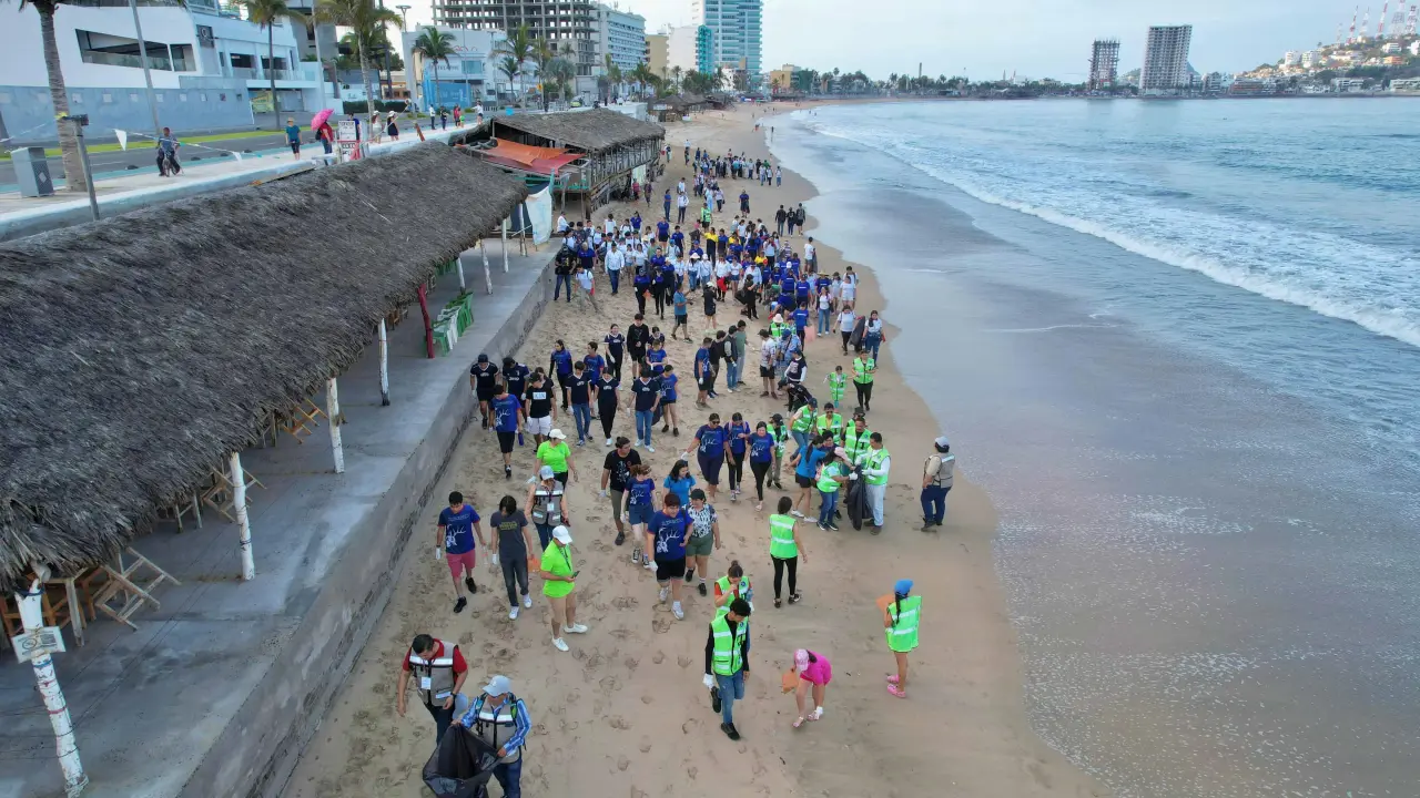 En vísperas del Día Mundial de los Océanos, el Gobierno de Mazatlán junto a un gran número de voluntarios realizaron distintas actividades para concientizar sobre el cuidado y la preservación del mar.