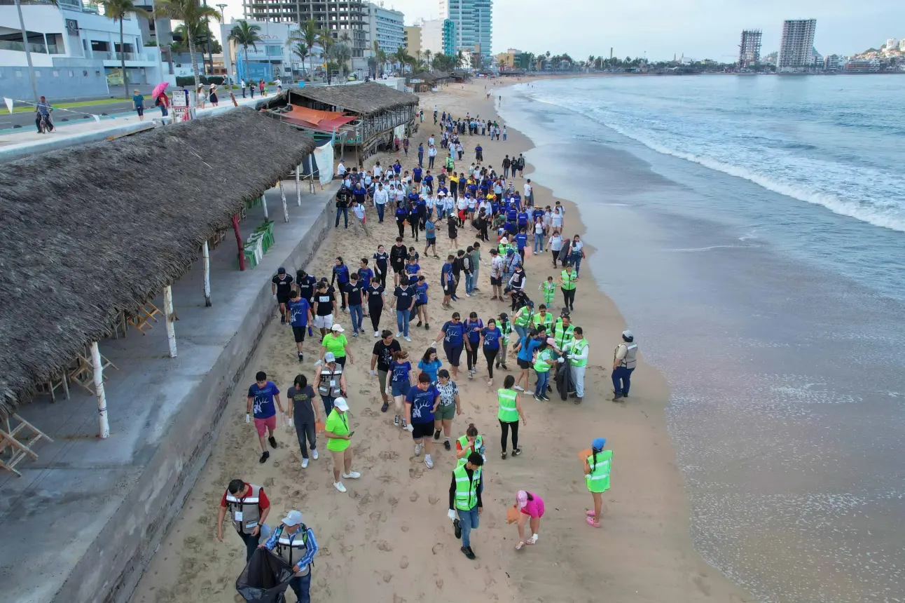 En vísperas del Día Mundial de los Océanos, el Gobierno de Mazatlán junto a un gran número de voluntarios realizaron distintas actividades para concientizar sobre el cuidado y la preservación del mar.