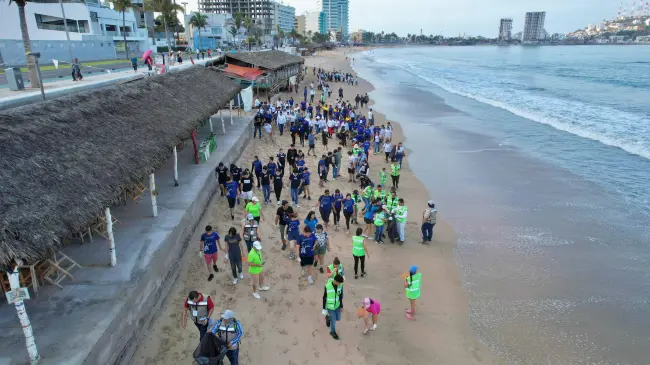 En vísperas del Día Mundial de los Océanos, el Gobierno de Mazatlán junto a un gran número de voluntarios realizaron distintas actividades para concientizar sobre el cuidado y la preservación del mar.