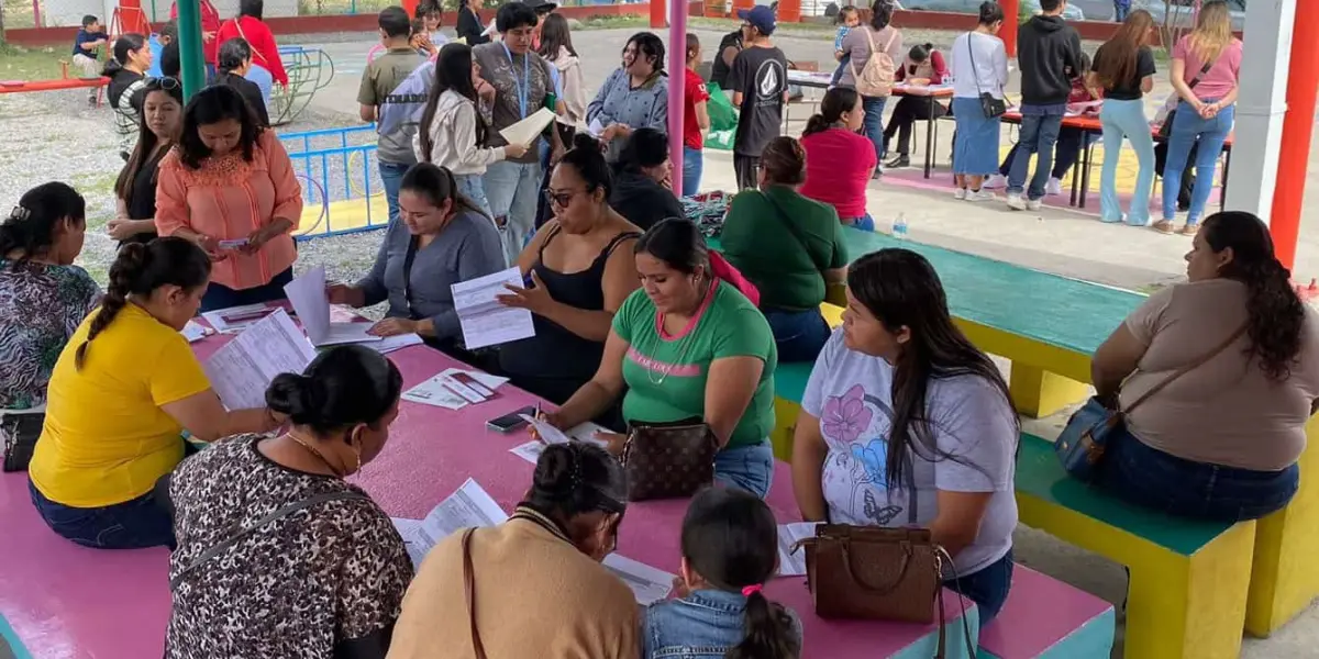 En junio se reanudó la entrega de tarjetas de la Beca Benito Juárez. Foto: Cortesía