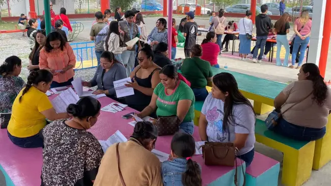 En junio se reanudó la entrega de tarjetas de la Beca Benito Juárez. Foto: Cortesía