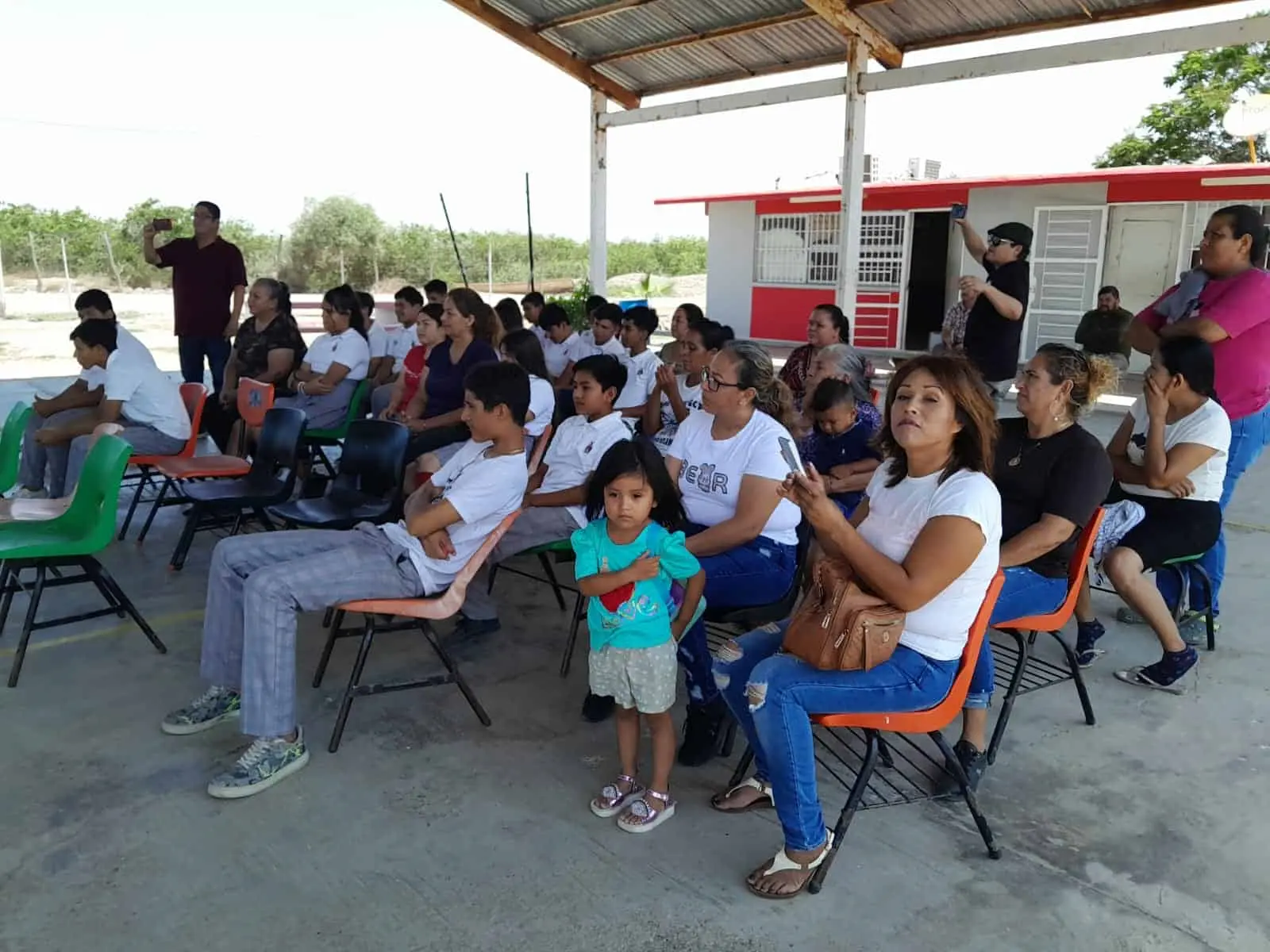 Padres de familia y estudiantes de El Conchal en programa Líderes de Paz