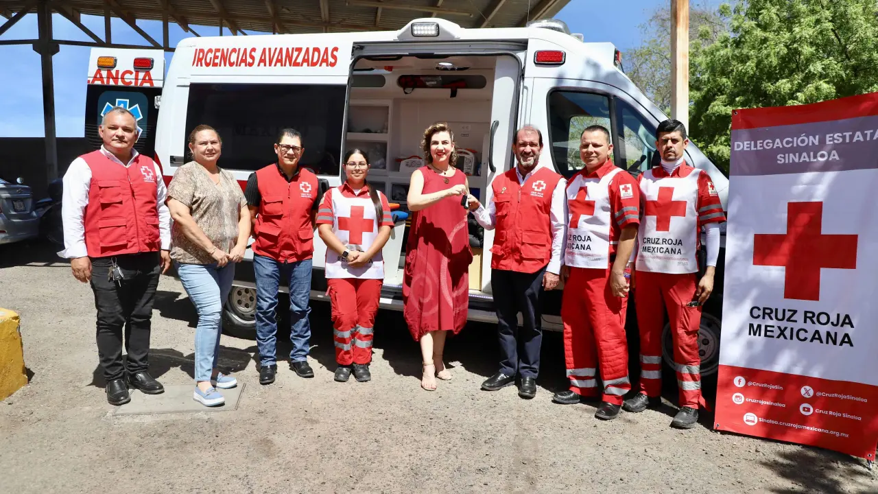 Entrega Secretaría de Salud de Sinaloa una ambulancia a Cruz Roja Mexicana.