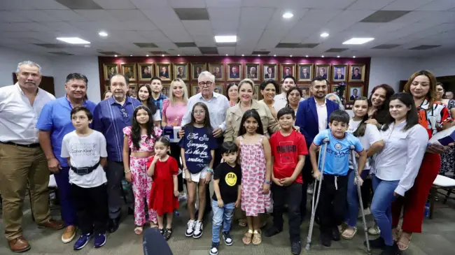 Gobierno de Sinaloa entrega bombas de insulina para niñas y niños con diabetes.