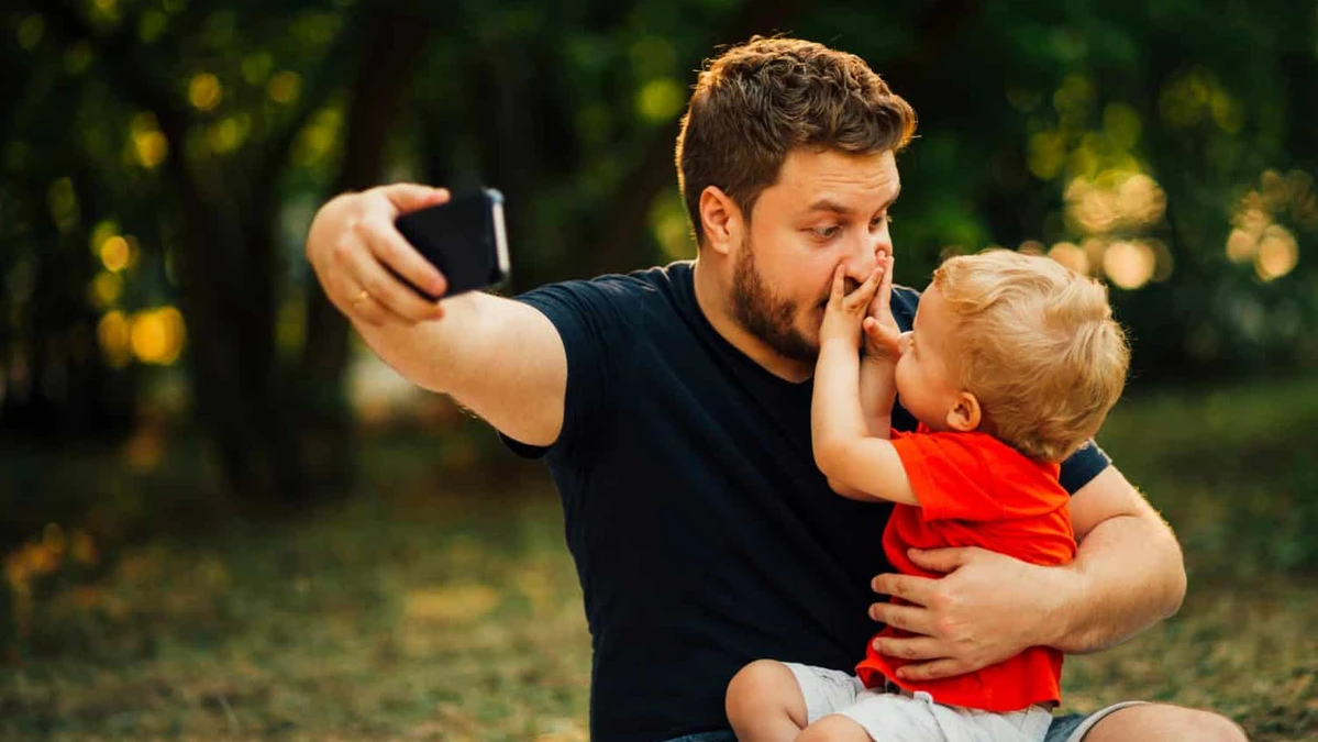 Dedica una bella frase a tu hermano en el Día del Padre. Foto: Freepik