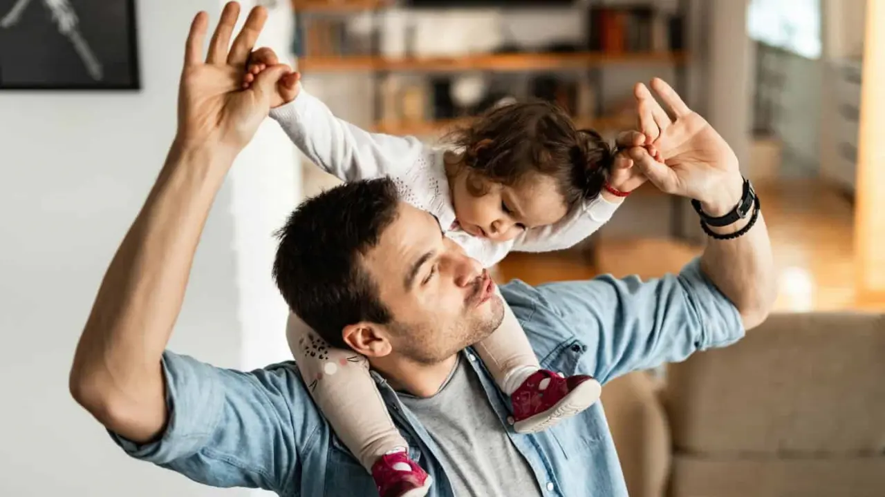 En este Día del Padre, comparte una linda frase con tu primo o con tu tío. Foto: Freepik