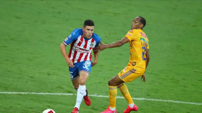Eduardo Torres firmó por 3 años | Imagen: @Chivas