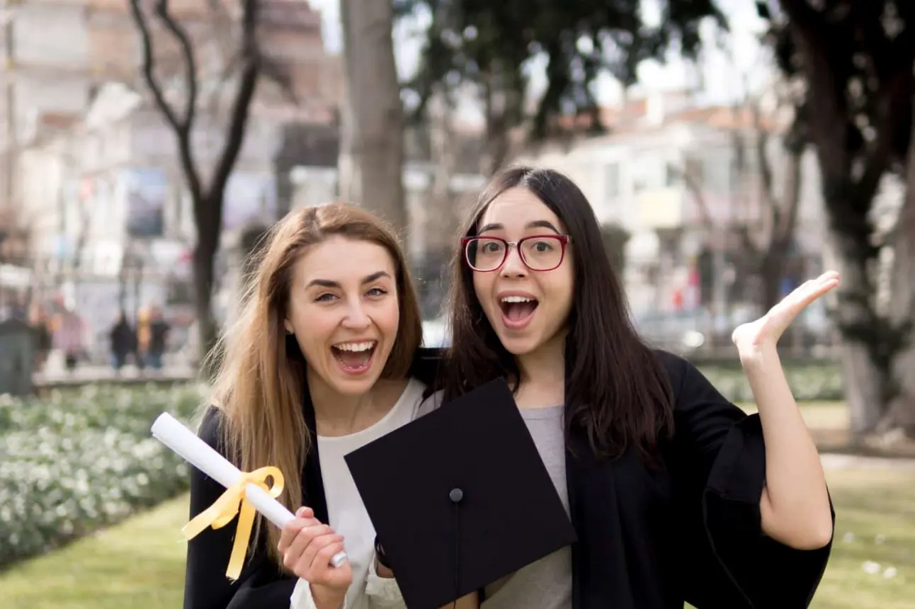 Palabras o mensaje de despedida para graduación en secundaria. Foto: Freepik