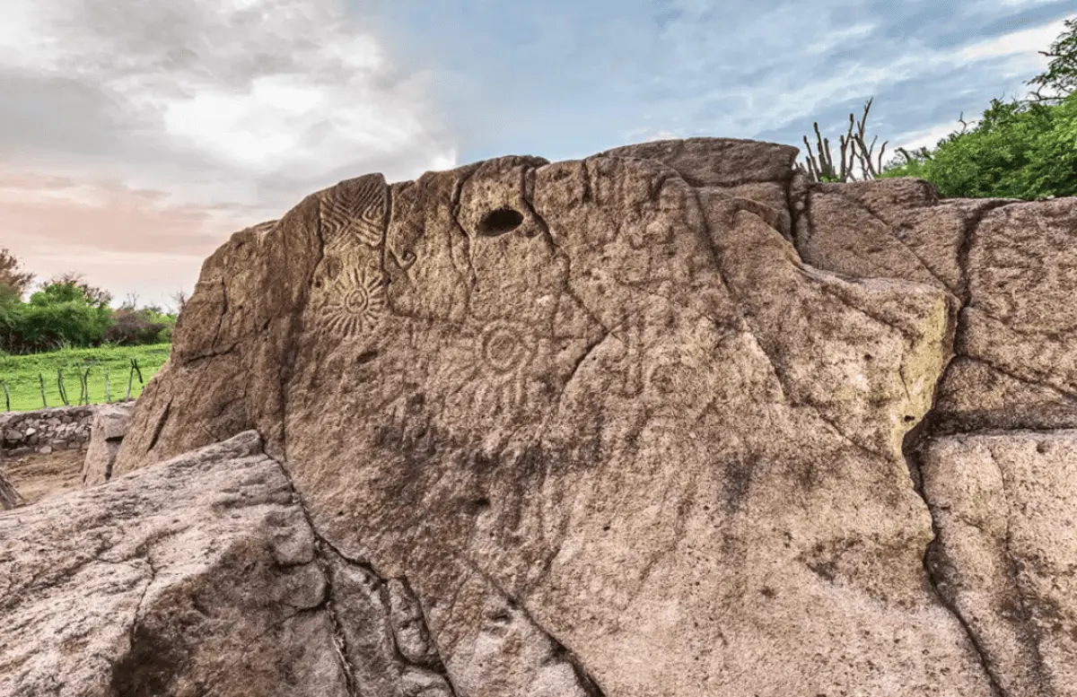 Sorpréndete con los petrograbados en el Cerro de la Máscara en el Pueblo Mágico El Fuerte, Sinaloa. Foto Sinaloa360