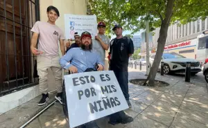 Trillo Amarillas, en silla de ruedas recorre las calles de Culiacán con mensaje de resiliencia