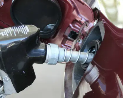 Cuida tu bolsillo; esta es la velocidad recomendada para ahorrar gasolina según expertos