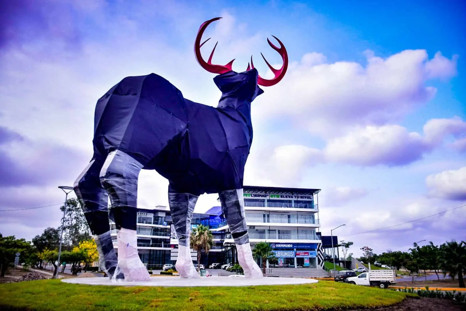 escultura-venado-mazatlan