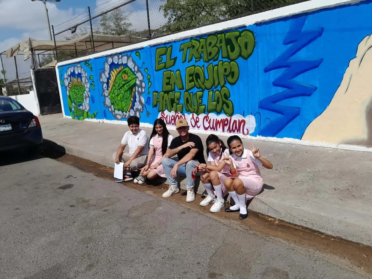 Estudiantes de la Secundaria Federal 5 de Culiacán pintan mural de paz