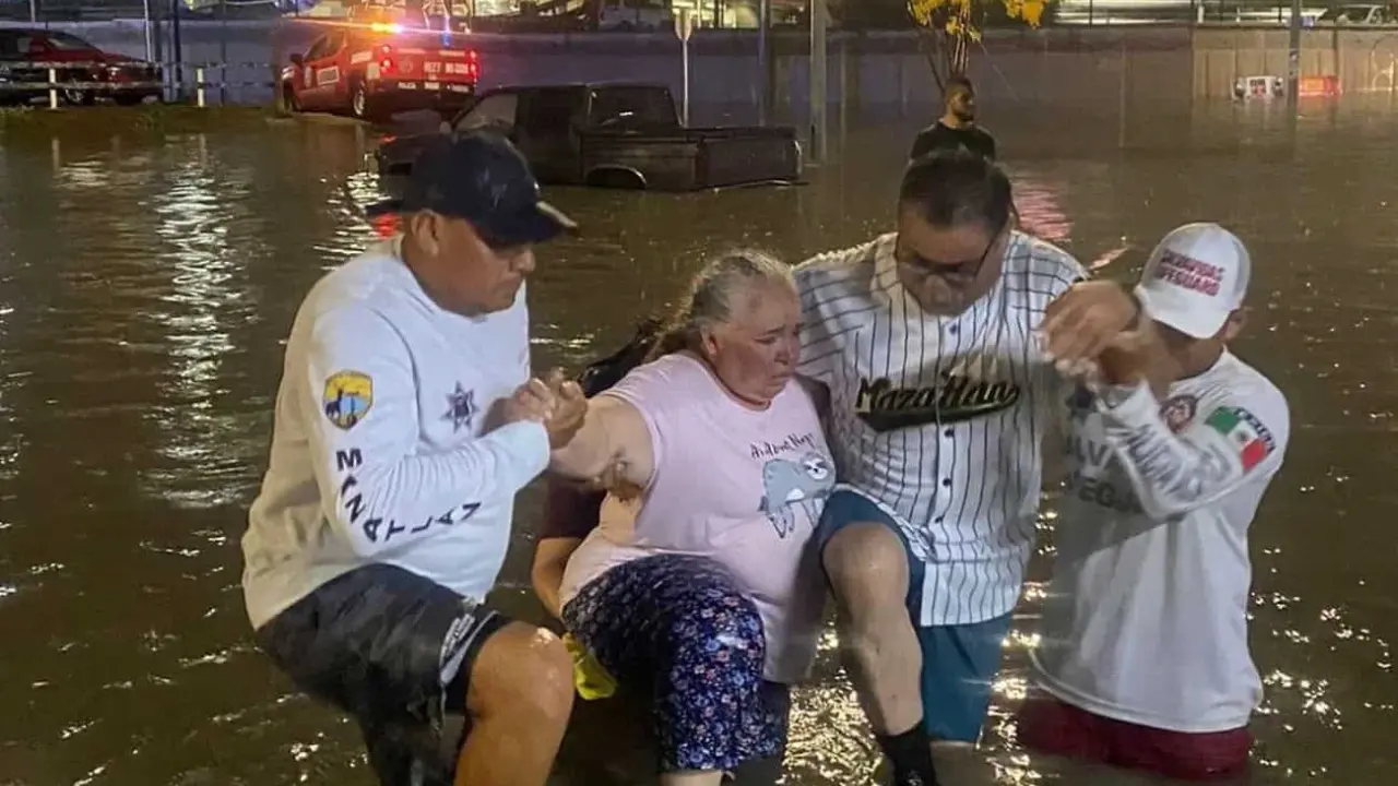Protección Civil Mazatlán y Servicios Públicos al 100.