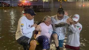Protección Civil Mazatlán y  Servicios Públicos al 100; auxiliaron a personas afectadas por lluvias en el puerto