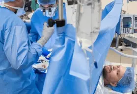 Cirujanos realizan en Estados Unidos el primer trasplante de riñón con el paciente despierto