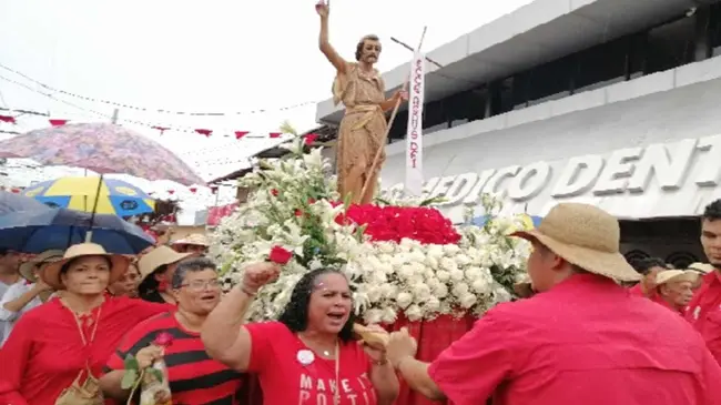 El día de San Juan se celebra el 24 de junio y se festeja en honor al santo San Juan Bautista.