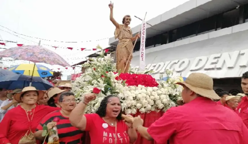 El día de San Juan se celebra el 24 de junio y se festeja en honor al santo San Juan Bautista.