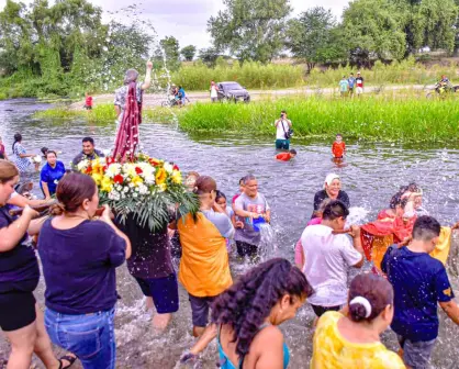 Día de San Juan. Bañan a San Juan en Villa Unión y piden para que llueva en Sinaloa