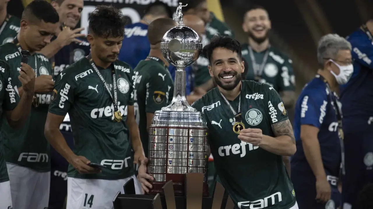 El central llega del futbol brasileño | Imagen: @garcialuan93