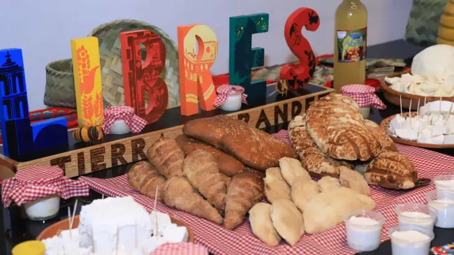 La Feria del Queso y de la Miel en el municipio Libres, ya inició, invitan a las familias a disfrutar del evento. Foto: Cortesía