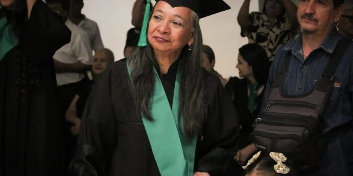 ¡Nunca es tarde para estudiar! Ruth, una culichi de 56 años, se gradúa de Cobaes.