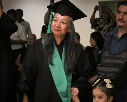 ¡Nunca es tarde para estudiar! Ruth, una culichi de 56 años, se gradúa de Cobaes