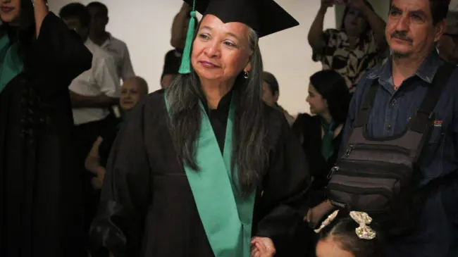 ¡Nunca es tarde para estudiar! Ruth, una culichi de 56 años, se gradúa de Cobaes.