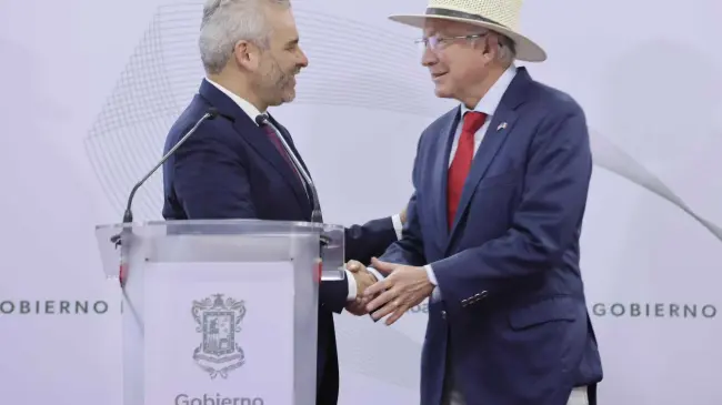 Alfredo Ramírez Bedolla y el embajador de Estados Unidos en México, Ken Salazar.