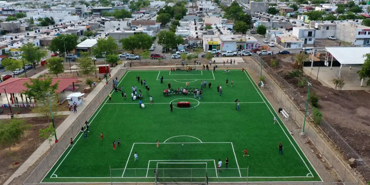 Ahora sí, a patear el balón; vecinos del fraccionamiento Alturas del Sur celebran que ya tienen nuevas canchas de futbol