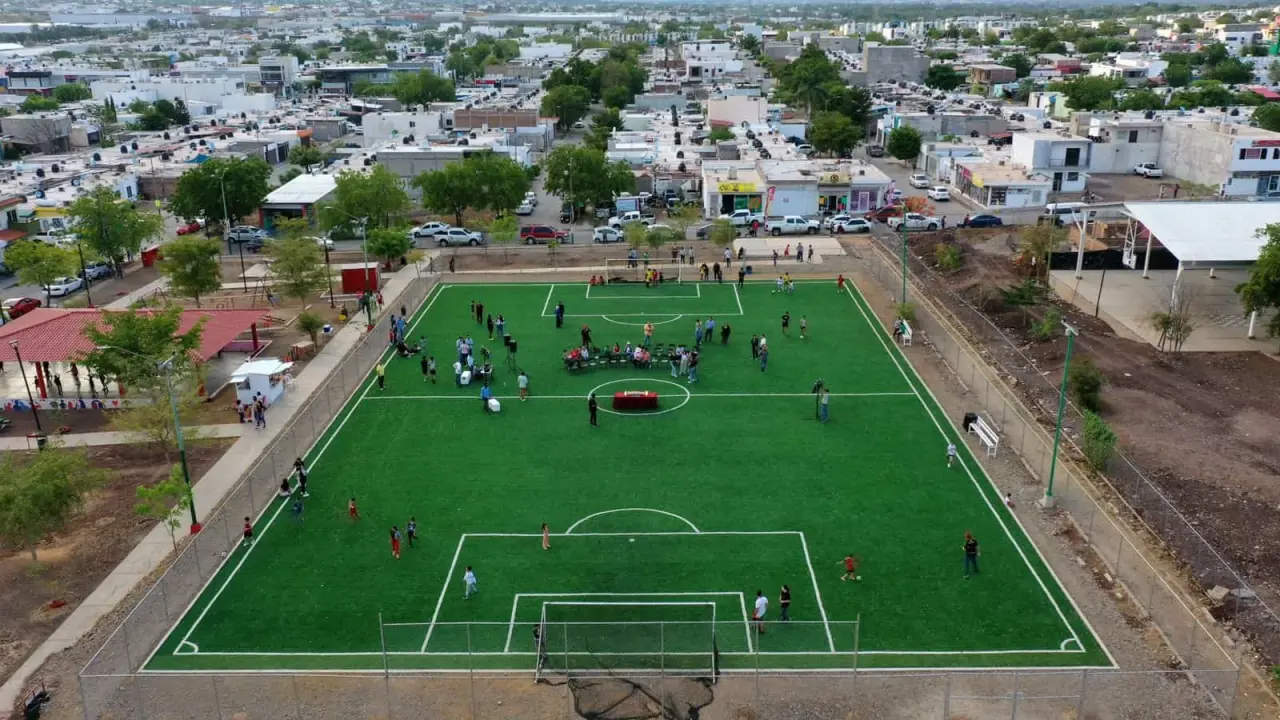 Ahora sí, a patear el balón; vecinos del fraccionamiento Alturas del Sur celebran que ya tienen nuevas canchas de futbol