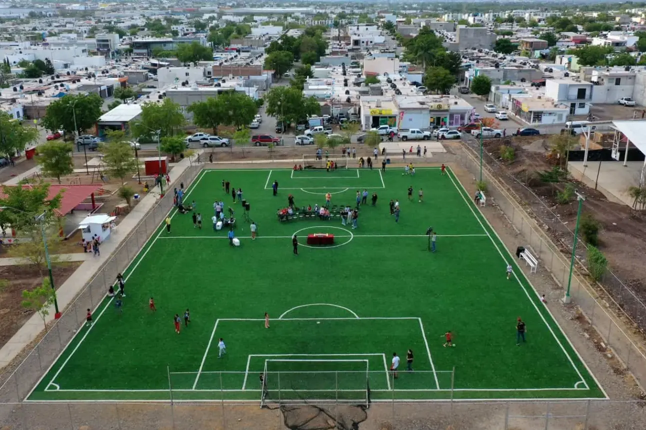 Ahora sí, a patear el balón; vecinos del fraccionamiento Alturas del Sur celebran que ya tienen nuevas canchas de futbol