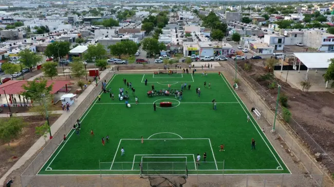 Ahora sí, a patear el balón; vecinos del fraccionamiento Alturas del Sur celebran que ya tienen nuevas canchas de futbol