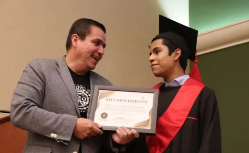 Ian Emmanuel, el niño genio mexicano que estudia un doctorado y sueña con ganar un Nobel