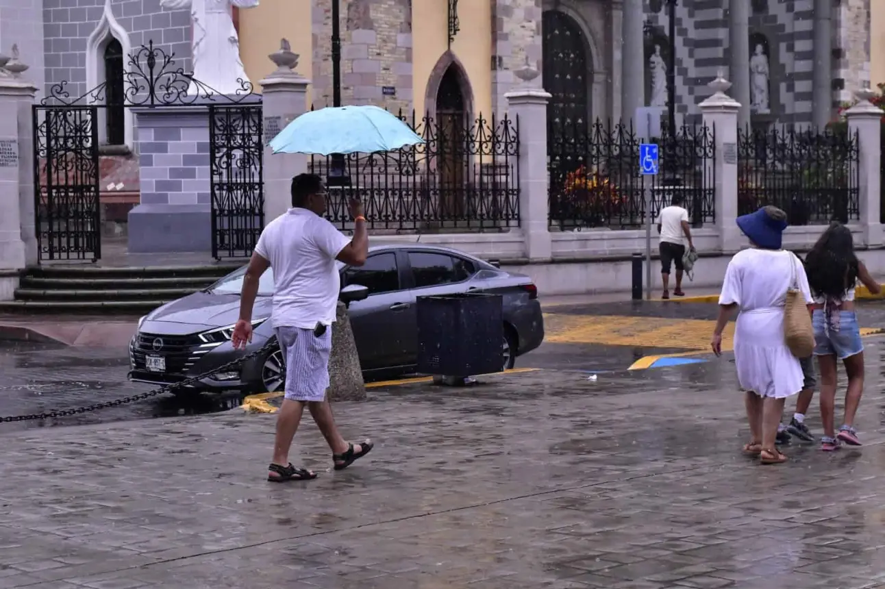 No guarde el paraguas porque seguirán las lluvias para Sinaloa.