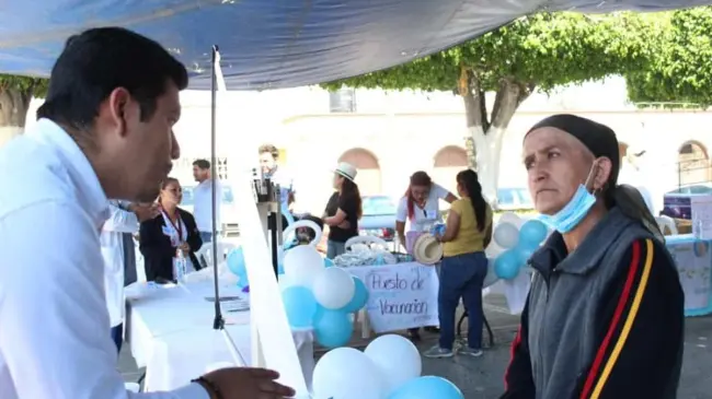 Michoacán reanuda entrega de apoyos económicos a mujeres con cáncer