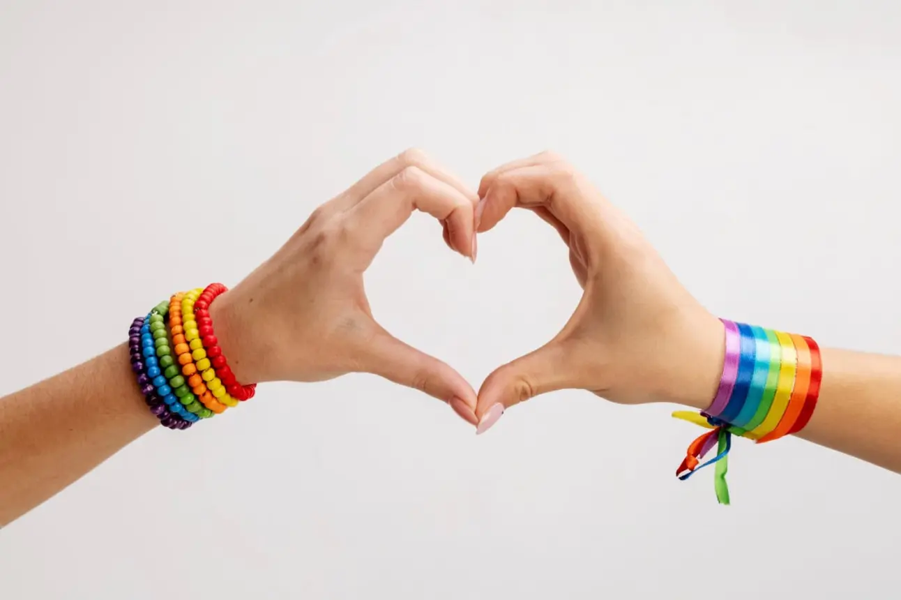 Frases y mensajes para poner en redes sociales o dedicar en este Día del Orgullo LGBT. Foto: Freepik