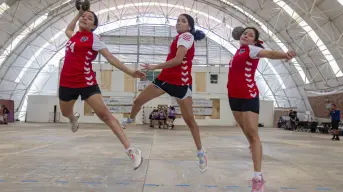 Conoce a las trillizas chihuahuenses que brillas en el handball