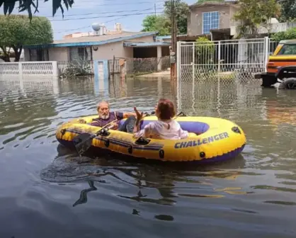 ¡A grandes males, grandes remedios! Abuelitos salen a comprar pollo en lancha inflable tras inundaciones en Tamaulipas