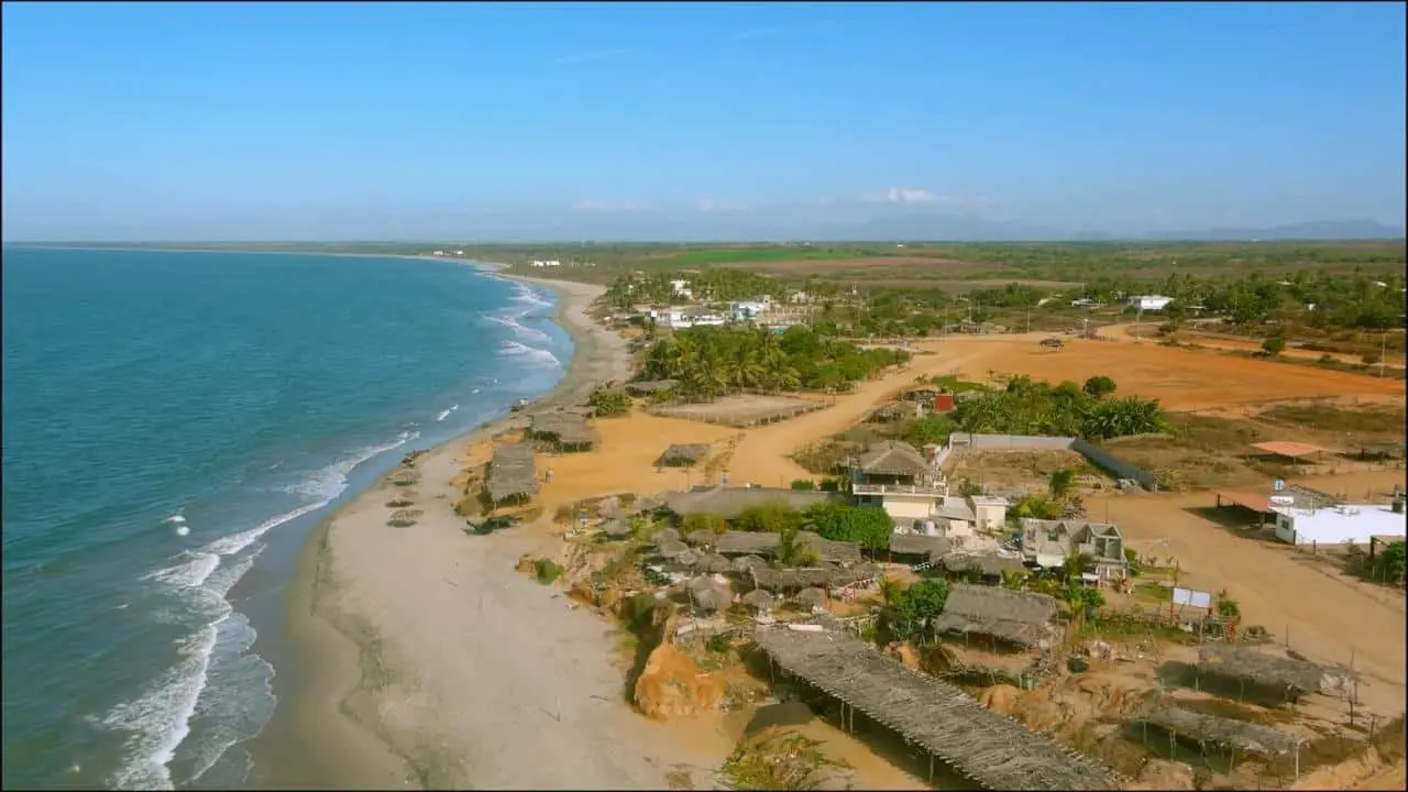 Disfruta de la tranquilidad y belleza de las playas de Sinaloa, Celestino Gasca en el municipio de Elota.