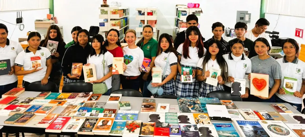 Segundo donativo de libros de parte de Fundación Cárdenas