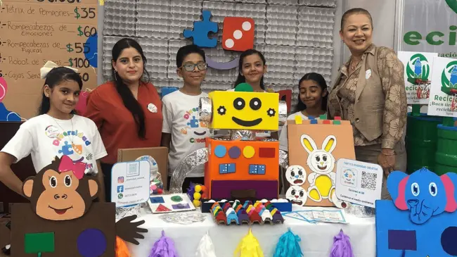Los estudiantes de 5to grado de la primaria Fraternidad en Barrancos ganan el concurso Juguemos a Emprender de Proeduca. Foto: Cortesía.