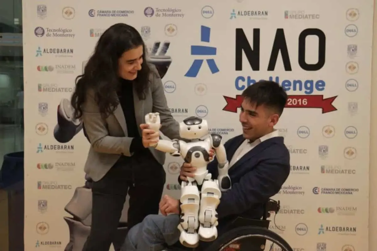 Estudiantes mexicanos ganan premio de la UNESCO por terapia con robots humanoides